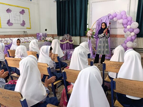 رنگین‌کمان شادی و علم در جشن شکوفه‌های کلاس اولی یزدانی