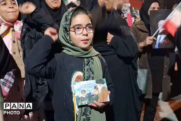 حضور شامگاهی مردم داغدار در پارکینگ شهرداری شهرستان باشت