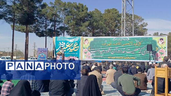 اقامه نماز با شکوه عید فطر به امامت امام جمعه حبیب آباد