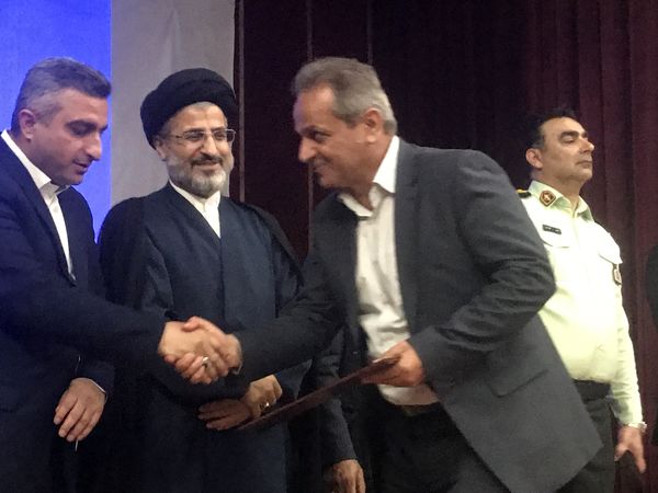 همایش تجلیل از مدیران و کارکنان نمونه شهرستان محمودآباد 