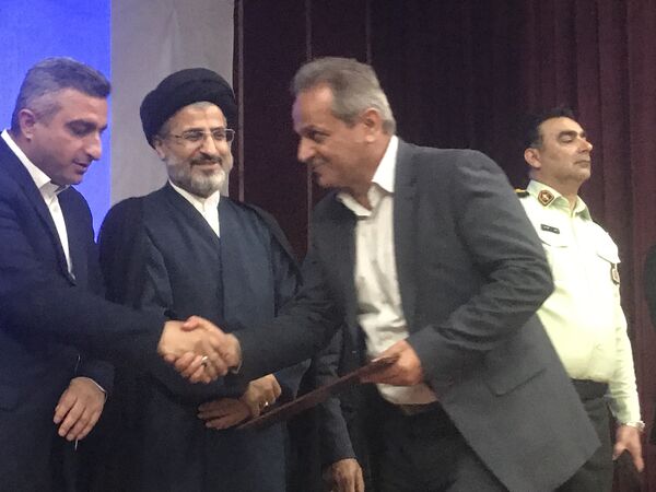 همایش تجلیل از مدیران و کارکنان نمونه شهرستان محمودآباد 