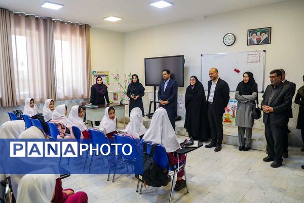 بازدید مدیرکل آموزش‌وپرورش کرمان از مجتمع آموزشی «اندیشه هوشمند ارگ»