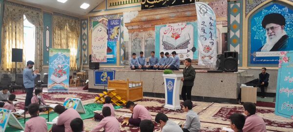 محفل انس با قرآن دانش‌آموزان دبیرستان نمونه زنده یاد زرتاش شهرستان خلیل آباد