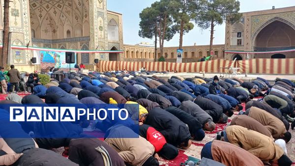 اقامه نماز پرفیض جمعه در سمنان