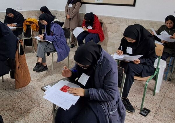 اولین مرحله آزمون های پایش هماهنگ استانی در دبیرستان دخترانه فاطمیه 