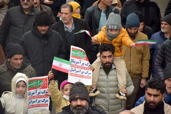  لبیک ملت ایران به فرمان رهبری