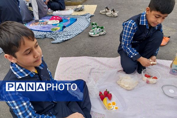 اجرای طرح «صبحانه سالم» در دبستان هیأت امنایی شهید قلنبر ناحیه دو شهرری 