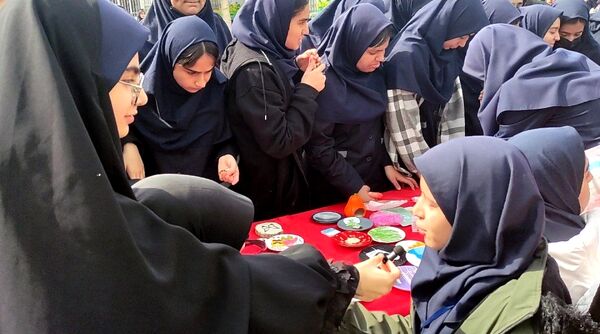 بازارچه کارآفرینی دانش آموزان دبیرستان پژمان بختیاری مشهد 
