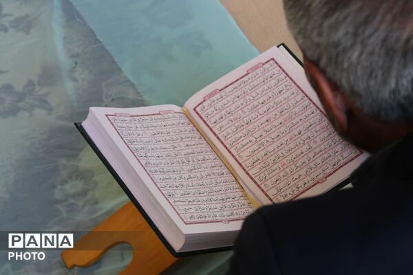 برنامه جزء خوانی قرآن کریم در گلزار شهدای شهرستان مروست