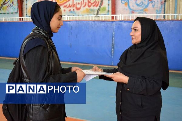 برگزاری مسابقه دو و میدانی در بهارستان‌2