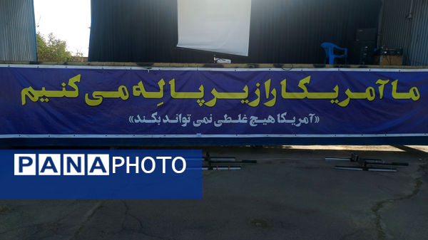 نمایشگاه هفته دفاع مقدس در مجتمع فرهنگی و ورزشی فجر نیشابور