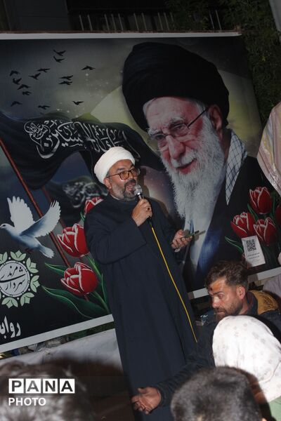 «پاتوق نوجوان مبارز»؛ شور نوجوانی و حال‌وهوای انقلابی در میدان امام خمینی(ره) مرند