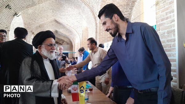 میز خدمت در مسجد جامع شهرستان نیشابور 
