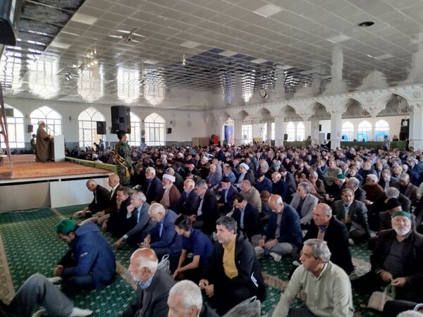 نماز جمعه شهرستان کاشمر با حضور پر رنگ مردم ترشیز کهن برگزار شد 