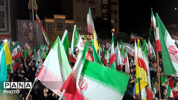 تجمع خودجوشانه مردم برای خونخواهی رهبر شهید
