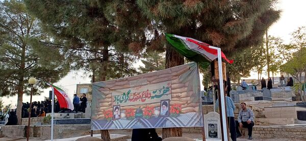 آیین عطر افشانی گلزار شهدای شوراب صغیر در هفته دفاع مقدس 