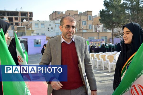 طنین زنگ انقلاب در بهارستان‌دو 