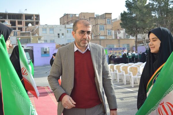 طنین زنگ انقلاب در بهارستان‌دو 