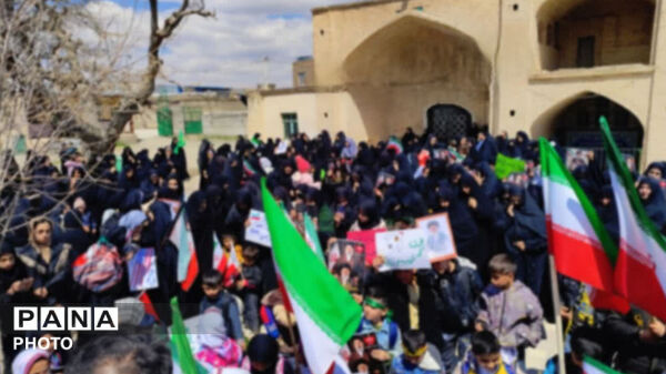 حضور شیرزنان دستجردی و نسل فردای ایران در راهپیمایی