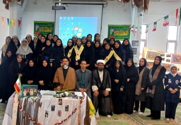 مدرسه انقلاب در دبیرستان دوره اول زینبیه۲ برگزار شد