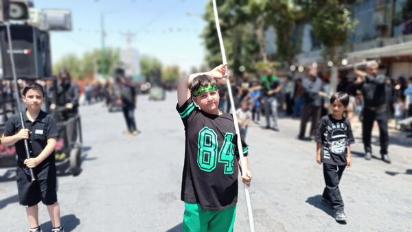 حضور پرشور کودکان و نوجوانان یاسوجی در روز عاشورا 