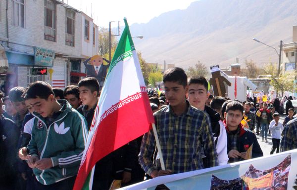 راهپیمایی روز ۱۳ آبان در شهرستان بن