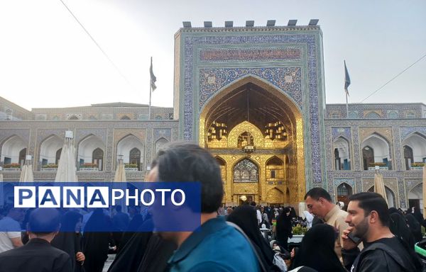 سیل عظیم زائران و مجاوران حرم امام رضا (ع) در روز آغاز امامت حضرت مهدی (عج)