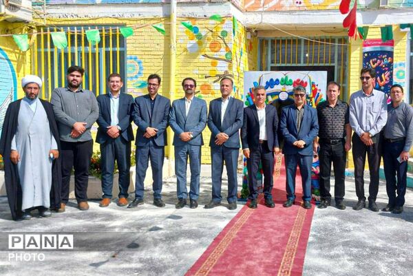جشن شکوفه‌های کلاس اولی در دبستان فرهنگیان