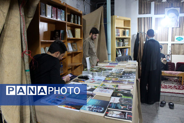 روایتگری طلاب جوان در یادواره شهدای مدرسه حقانی قم