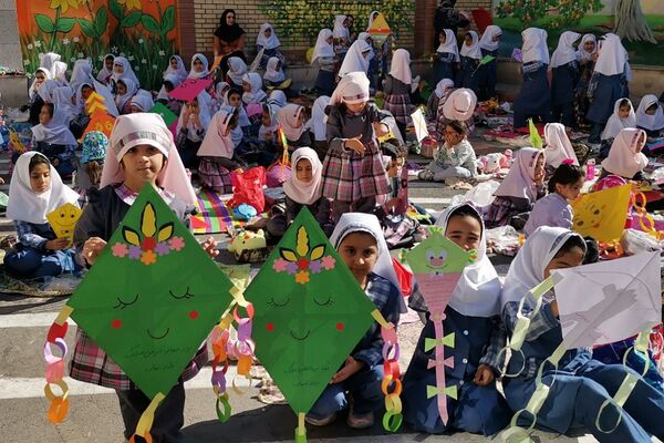 جشن روز دختر و روز جهانی کودک در دبستان زنده یاد قمصری