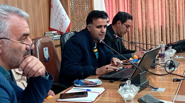 جلسه بررسی عملکرد و کیفیت آموزشی مدارس شهرستان بن با حضور مسئولان استانی
