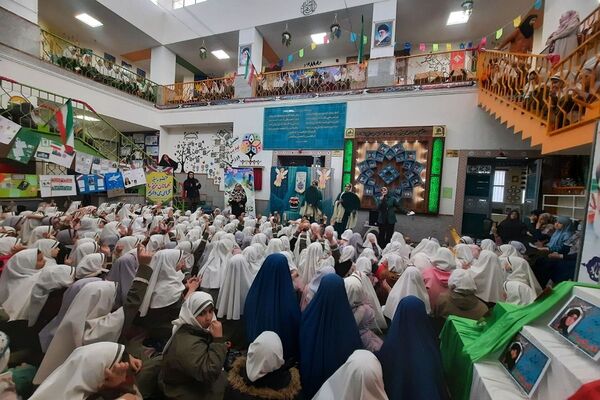 حضور پر شور دانش آموزان ناحیه دو شهرری در جشن نیمه شعبان و ایرانمون
