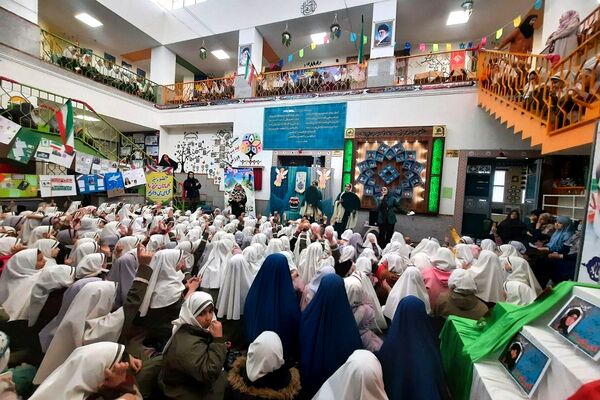 حضور پر شور دانش آموزان ناحیه دو شهرری در جشن نیمه شعبان و ایرانمون