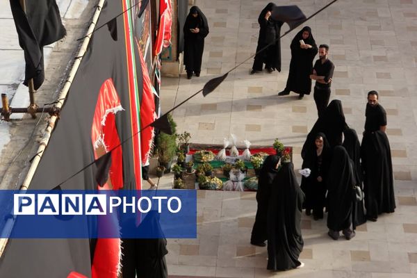 آیین مذهبی تعویض پرچم گنبد حرم مطهر حضرت سلطانعلی ابن امام محمد باقر(ع)