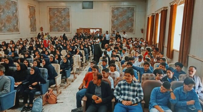 آیین تقدیر از برگزیدگان جشنواره فرهنگی-هنری فردا در کانون اندیشه کرمان