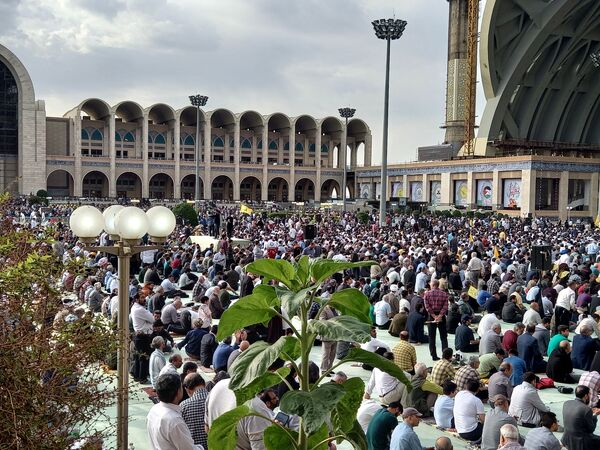 استقبال باشکوه و تعجیل مردم جهت برپایی نماز عید سعید فطر