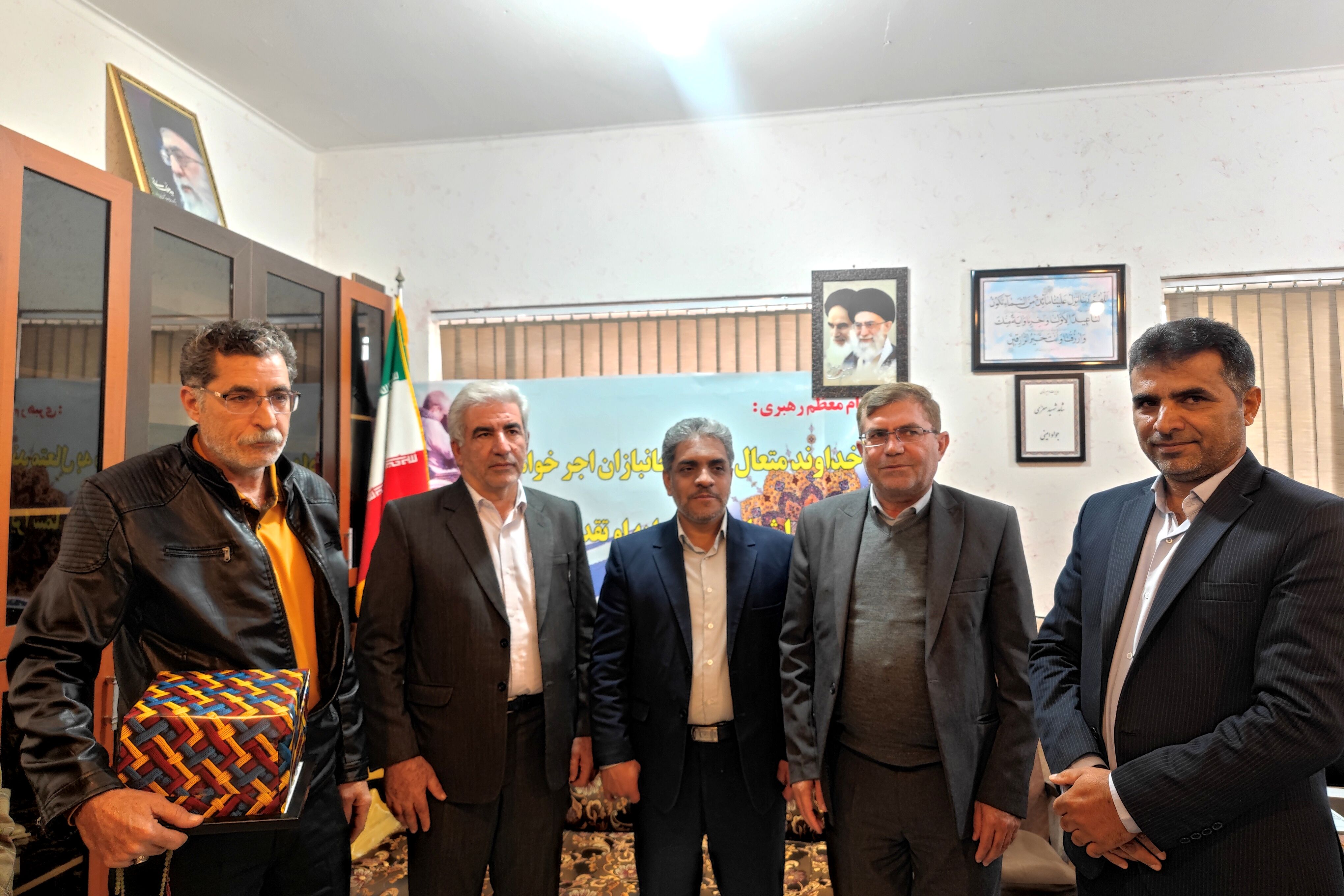 تجلیل ازوالدین جانباز در دبیرستان شاهد شهید معزی