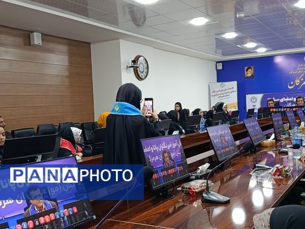 تجلیل از خبرنگاران پانای هرمزگان با حضور مدیرکل آموزش و پرورش 