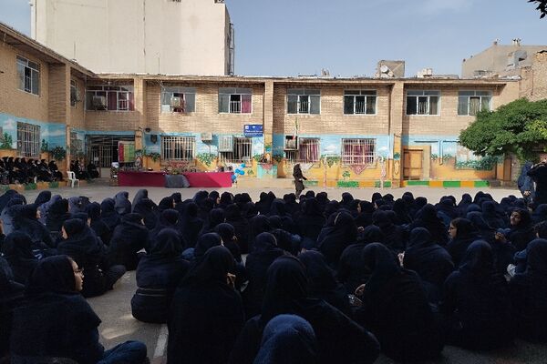 مراسم روز دختر و تقدیر از دانش‌آموزان نمونه و رتبه برتر