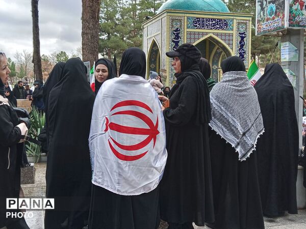 وداع با پیکر مطهر شهید فرشاد بنام در گلزار شهدا نیشابور 
