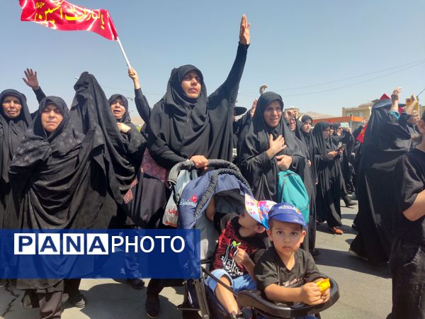 مراسم پیاده‌روی و عزاداری دلدادگان اربعین در شیراز