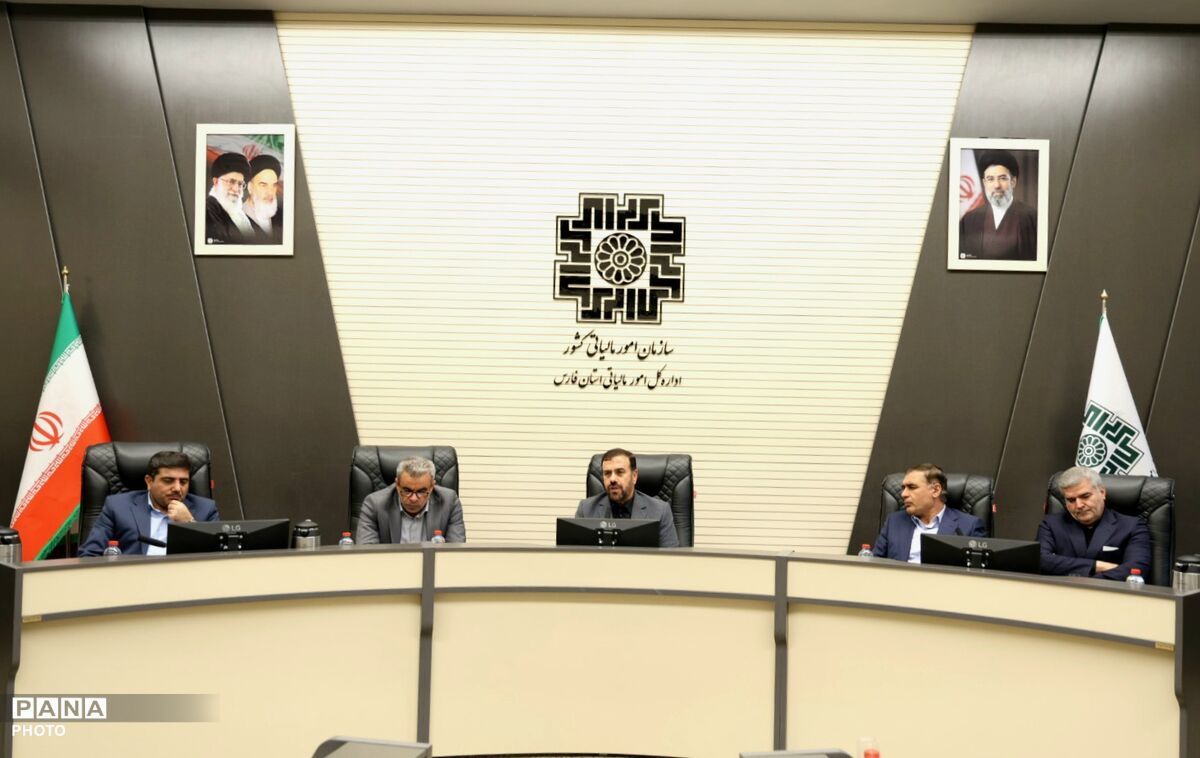 قرارگاه اقتصادی فارس باید با آرایش جنگی اداره شود