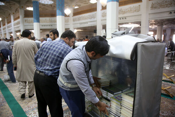 خدمت‌رسانی 35 خادمیار نوجوان در حرم حضرت معصومه(س)