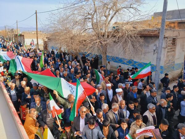 حضور باشکوه مردم کندر در راهپیمایی ۲۲ بهمن