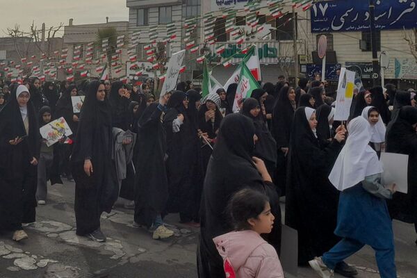 راهپیمایی باشکوه مردم قیامدشت در حمایت از آرمان‌های انقلاب