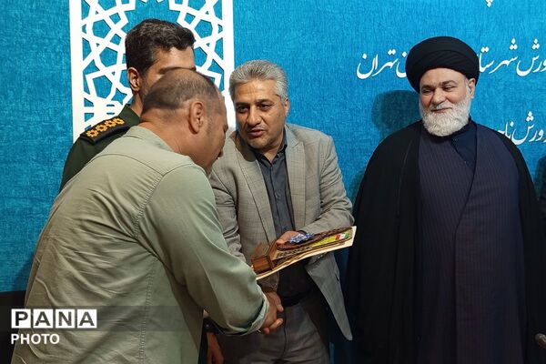  تقدیر از منتخبین منطقه‌ای و استانی