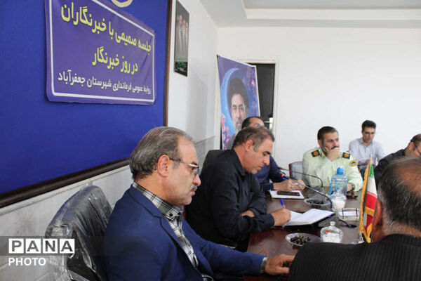 آیین تقدیر فرماندار شهرستان جعفرآباد از خبرنگاران 