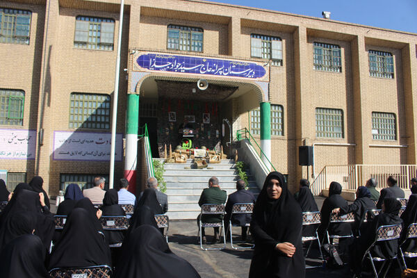 مراسم گرامیداشت هفته دفاع مقدس در دبیرستان شاهد رضویه قم