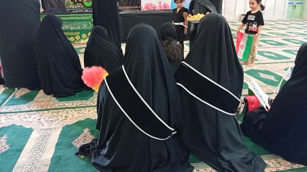 عزاداری دختران فاطمی شهر بن با محوریت حمایت از رهبری 