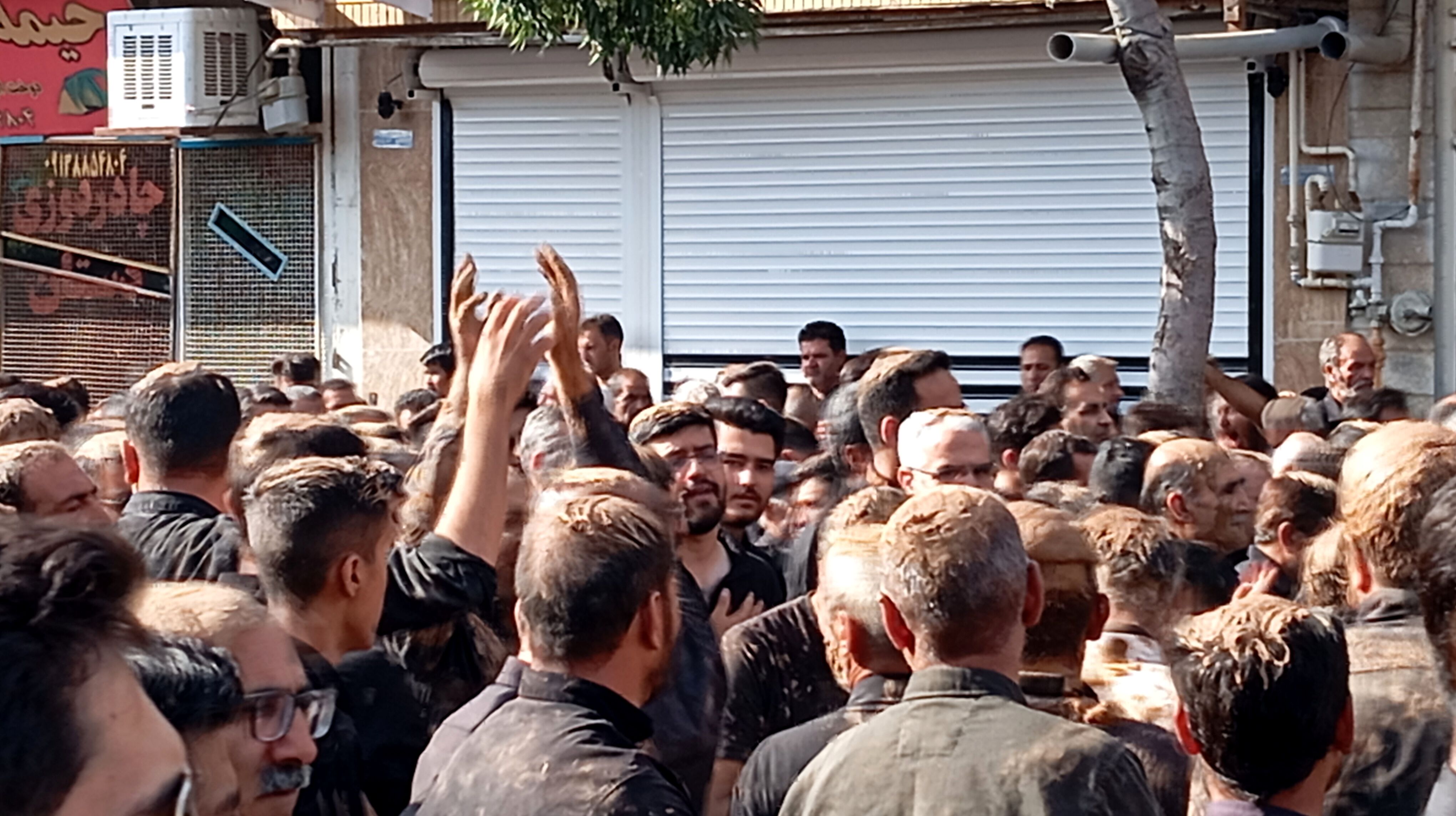 زنان و مردان بن در آیین گل‌زنی؛ هم‌نوا با کاروان کربلا